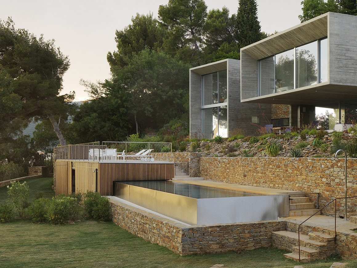 Impactantes fachadas de casa moderna minimalista de concreto y vidrio
